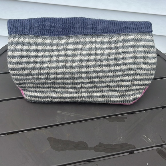 Erin knitwear 100% wool large clutch in like new condition - Picture 2 of 5